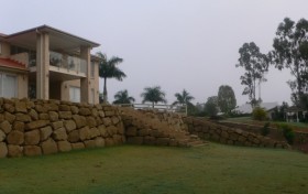 Residential B Grade Sandstone Retaining Wall with Sandstone Staircase